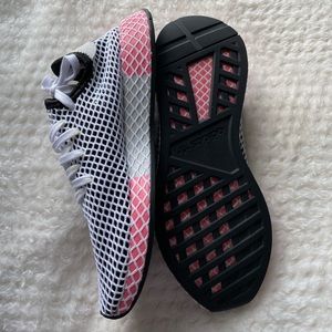 Deerupt Adidas Sneakers